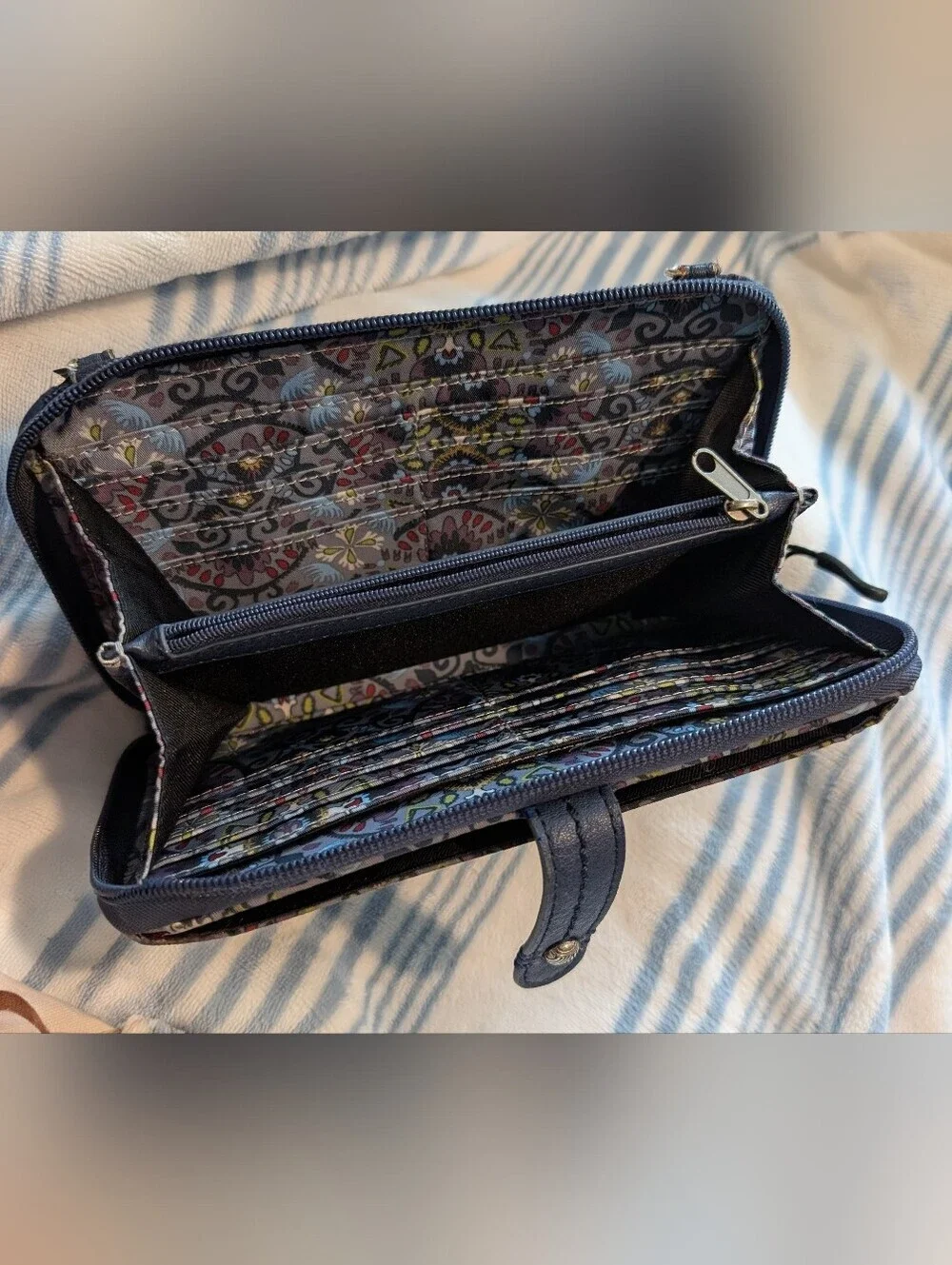 Sakroots In Gray Mosaic World Wallet/Wristlet Clutch